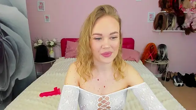 HannahWillow online show from April 4, 2026, 6:22 am