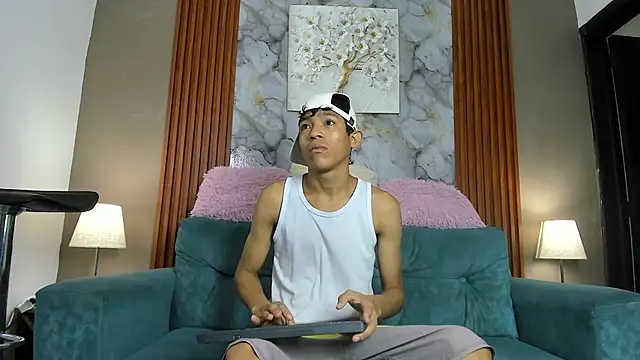 SKINNY BOYXXX online show from March 12, 2026, 7:14 am