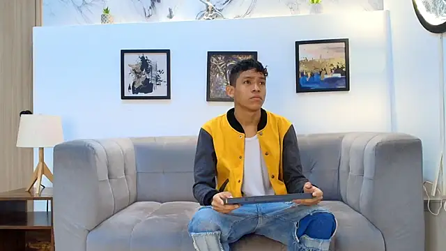 SKINNY BOYXXX online show from April 12, 2026, 7:13 am