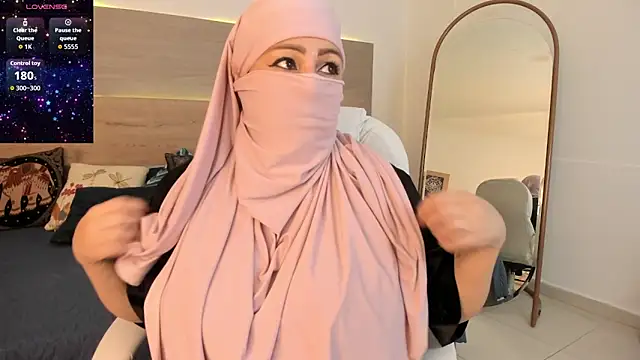 Snapshot of _Azahaaraa_ chatting on March 3, 2026, 5:46 am Azahaaraa online show from March 3, 2026, 5:46 am