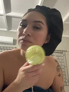 Holy Desiree online show from April 3, 2026, 7:39 am