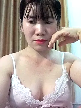 Snapshot of Bondgirl_9 chatting on May 13, 2026, 5:32 pm Bondgirl 9 online show from May 13, 2026, 5:32 pm