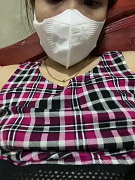 Snapshot of Layla_2x chatting on March 3, 2026, 7:42 pm Layla 2x online show from March 3, 2026, 7:42 pm