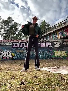 SkinnyLilly online show from March 12, 2026, 2:01 pm