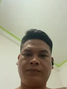 Snapshot of tonatranvan chatting on March 3, 2026, 2:34 pm tonatranvan online show from March 3, 2026, 2:34 pm