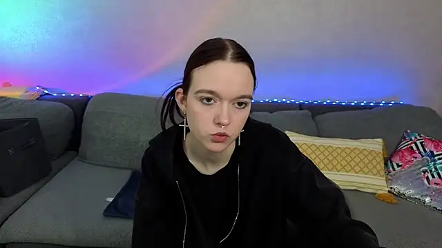 SunyLily online show from May 8, 2026, 6:19 am