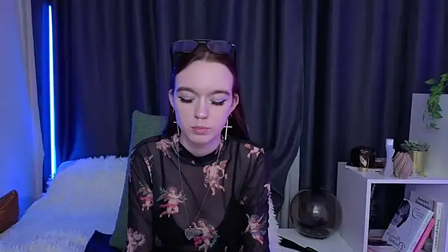SunyLily online show from June 20, 2026, 6:38 am