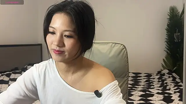 onlylookatu online show from March 27, 2026, 5:12 pm