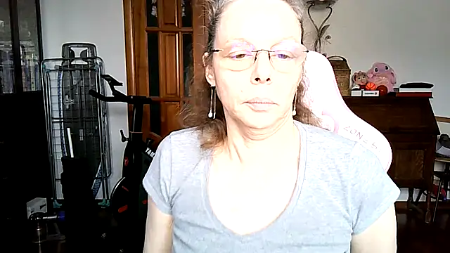 Snapshot of Helly_nana chatting on March 19, 2026, 11:25 am Helly nana online show from March 19, 2026, 11:25 am