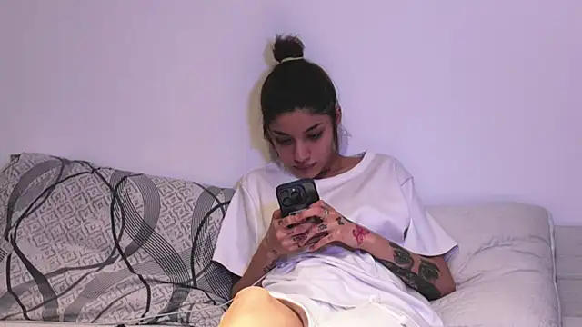 Snapshot of sweelexy chatting on April 6, 2026, 2:53 am sweelexy online show from April 6, 2026, 2:53 am
