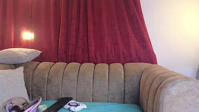 ahnaysexx online show from April 8, 2026, 9:48 pm