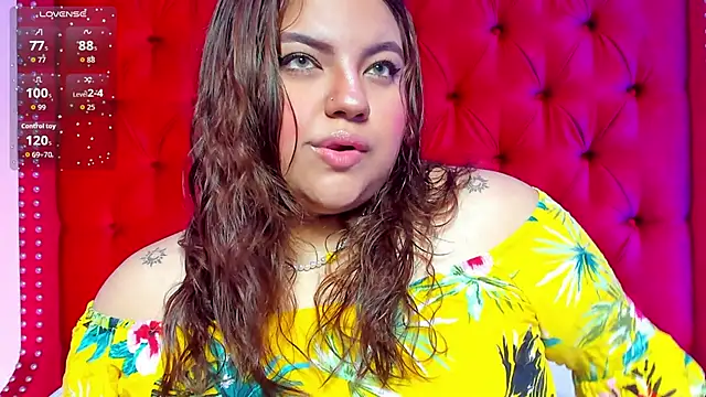 Snapshot of SunnyHoney_ chatting on May 4, 2026, 12:56 pm SunnyHoney online show from May 4, 2026, 12:56 pm