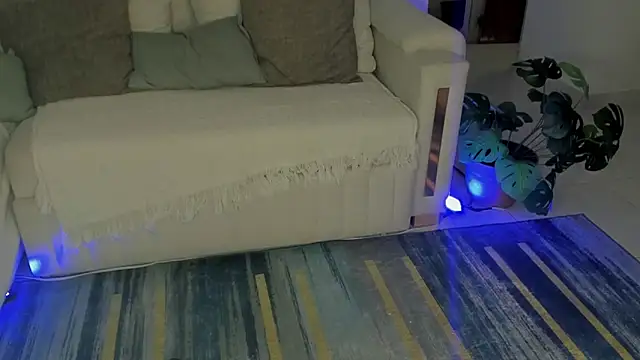 ALEJA R01 online show from March 27, 2026, 9:03 pm