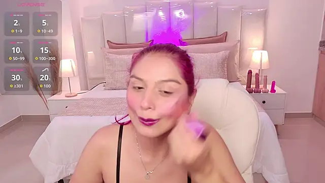 Snapshot of Raven-reyess chatting on May 2, 2026, 9:53 pm Raven-reyess online show from May 2, 2026, 9:53 pm