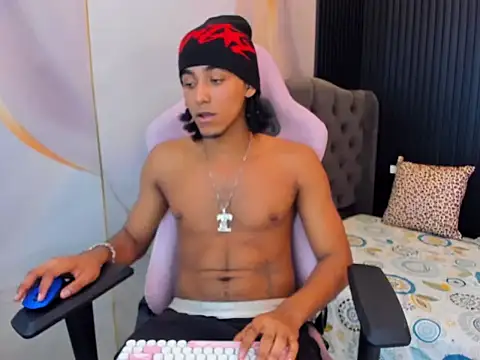 taylor bigdick18 online show from April 16, 2026, 2:01 am