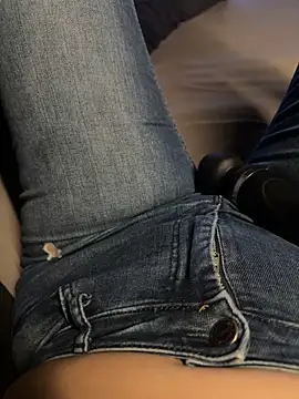 aleexii s online show from April 15, 2026, 7:58 pm