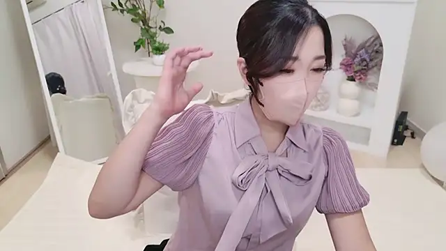 Snapshot of YURIKAsan_ chatting on June 10, 2026, 10:14 am YURIKAsan online show from June 10, 2026, 10:14 am