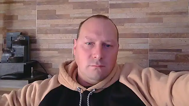 lustonfan online show from May 18, 2026, 11:38 am