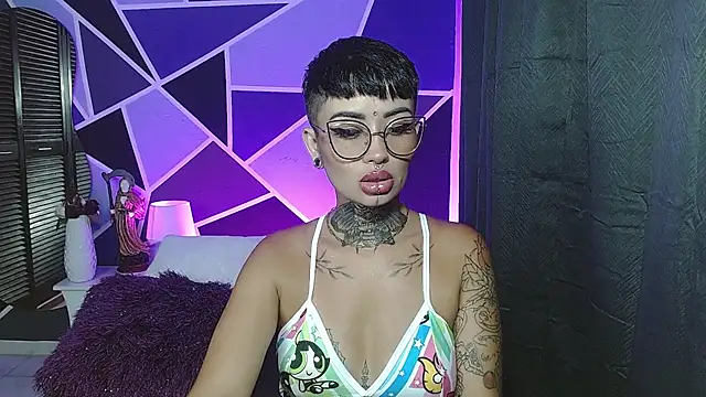 Sol Baker online show from April 8, 2026, 3:39 am