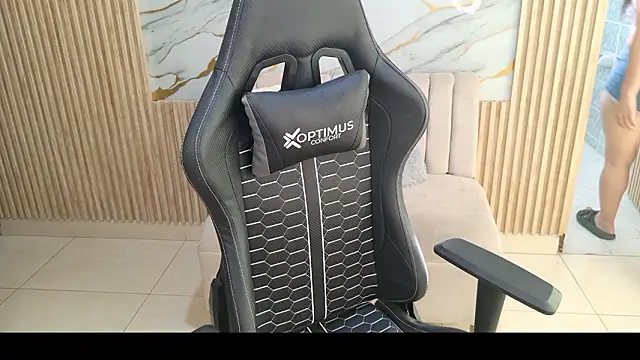 Akari 21 online show from March 5, 2026, 12:34 pm