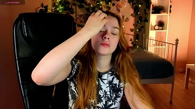 TiffanyVex online show from April 16, 2026, 3:24 pm