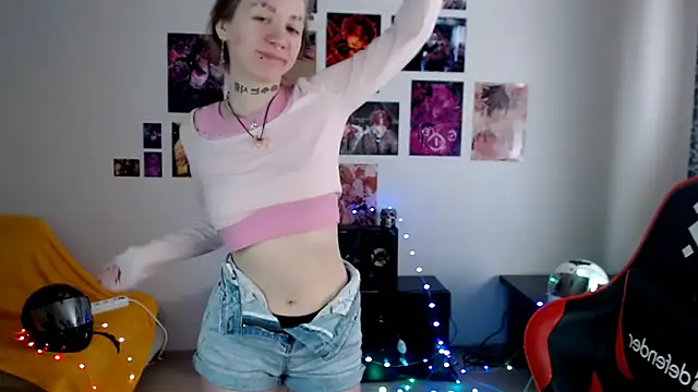 Nica Kawaii online show from April 7, 2026, 7:42 am