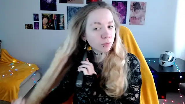 Nica Kawaii online show from April 14, 2026, 6:52 am