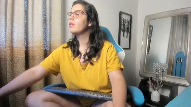 Nina Adamms online show from March 5, 2026, 10:17 pm