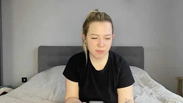 alyrasun online show from March 17, 2026, 6:39 am