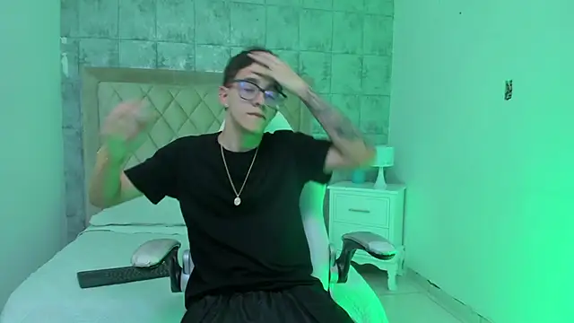 Snapshot of TylerCross_ chatting on March 13, 2026, 8:59 pm TylerCross online show from March 13, 2026, 8:59 pm