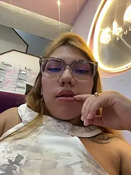 Lia Sterling online show from April 12, 2026, 5:18 pm