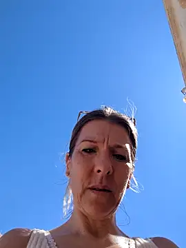 ManuelaX online show from April 19, 2026, 10:03 am