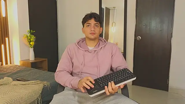 MrAdonis  online show from April 20, 2026, 12:41 pm