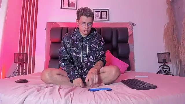 dalhia and hades online show from April 15, 2026, 12:12 pm