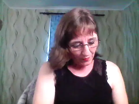 Alisaprice077 online show from April 21, 2026, 2:34 pm