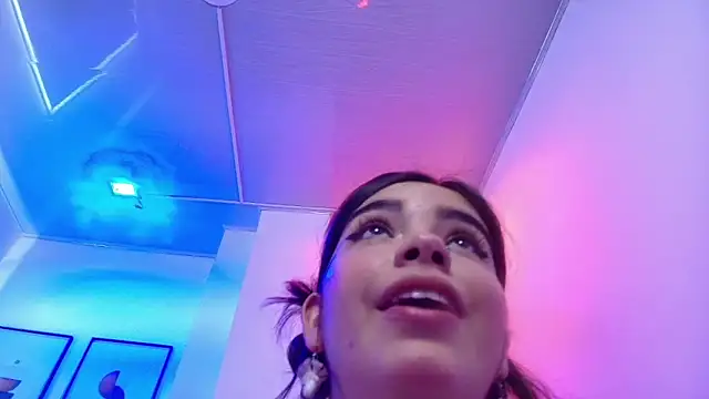 Snapshot of Daphne_glas chatting on March 9, 2026, 11:25 am Daphne glas online show from March 9, 2026, 11:25 am