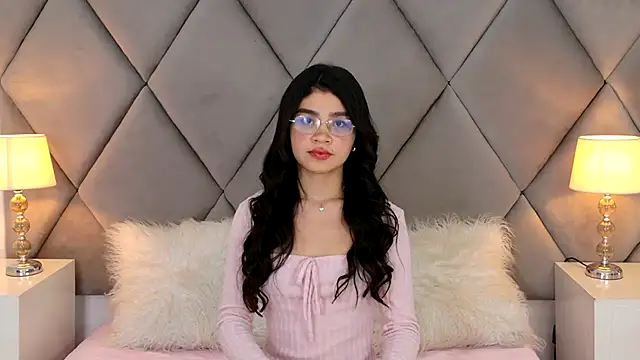 OliviaDiaz online show from May 27, 2026, 1:57 am