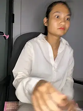 -Lilyn- online show from April 4, 2026, 6:16 pm