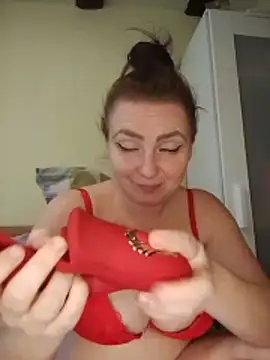 Bella-Monroe online show from April 15, 2026, 4:36 pm