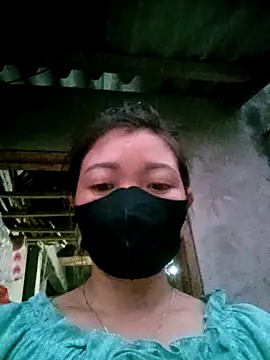 Bling-pusy online show from April 10, 2026, 11:37 am