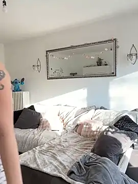 Fiebie licious  online show from April 14, 2026, 4:35 pm