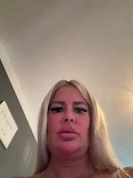 Snapshot of anna_kournikova chatting on April 7, 2026, 12:05 pm anna kournikova online show from April 7, 2026, 12:05 pm