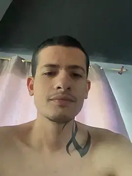 novinho gostoso safado online show from April 28, 2026, 3:39 pm