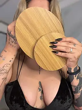 CarolQueen1  online show from March 28, 2026, 1:00 pm