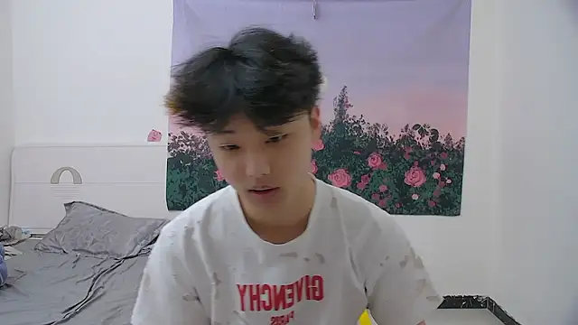 icecream-002 online show from April 21, 2026, 11:49 am