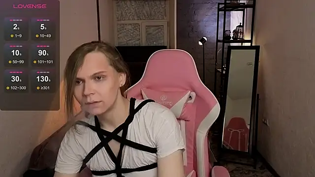 LoralAvery online show from March 9, 2026, 10:47 pm