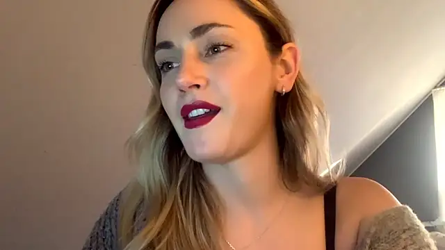 ScarlettSensitive online show from March 18, 2026, 3:04 pm