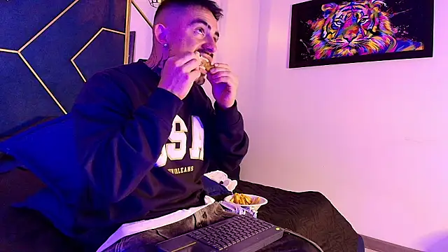 Dallas Whitee online show from March 21, 2026, 7:50 pm