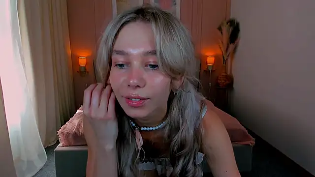 LuluAlis online show from May 24, 2026, 1:16 pm