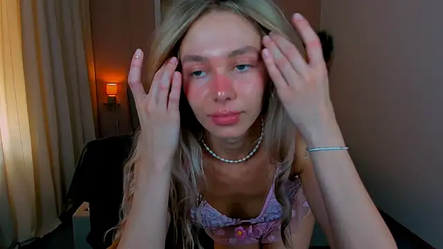 LuluAlis online show from June 3, 2026, 2:44 pm